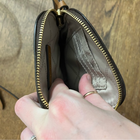 MICHAEL KORS Small Logo Smartphone Crossbody Bag - Picture 13 of 15